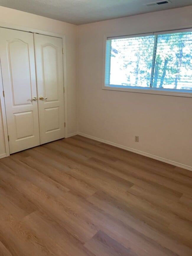 Building Photo - Newly updated - 3 Bedroom 1.5 Bath 2 Car G...