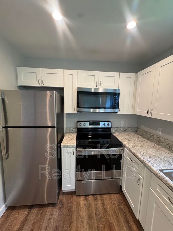 Building Photo - 1603 Hutsell Dr