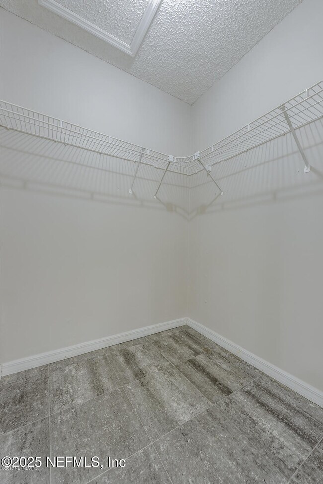 Building Photo - 4570 Blue Stream Ln N