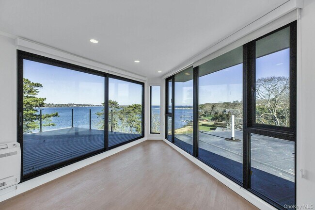 Building Photo - 10 Bay View Dr