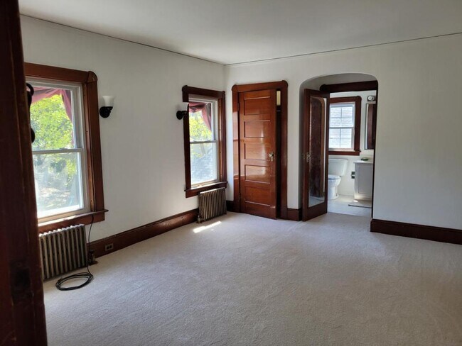 Building Photo - 2060 Elm St