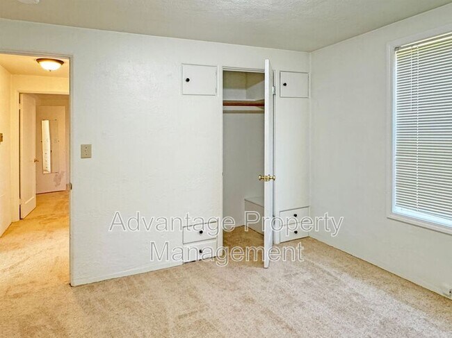 Building Photo - 2353 NW Fillmore Ave
