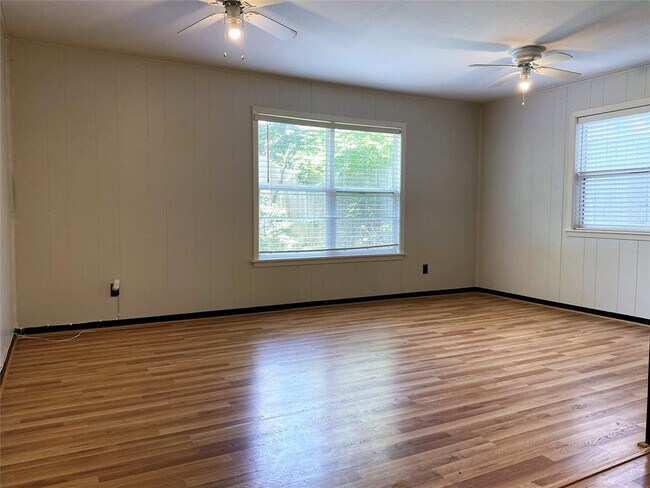 Building Photo - 5242 Beechnut St