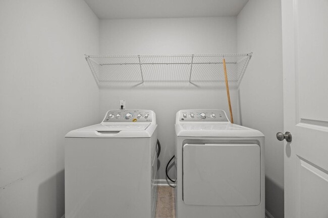 Building Photo - Charming 3BD/2.5BA Located In raleigh NC!!!