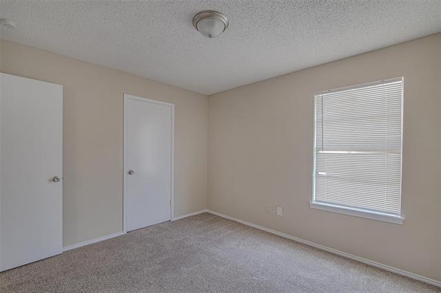 Building Photo - 836 NW Summercrest Blvd