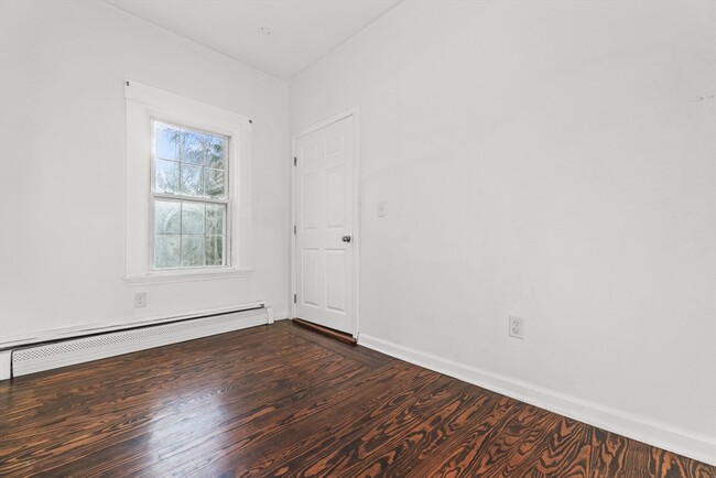 Building Photo - 1142 Washington St