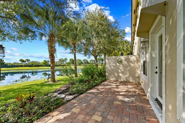 Building Photo - 4205 Bamboo Palm Ct