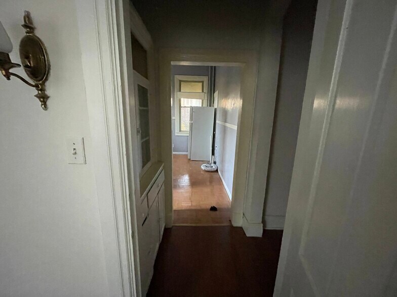 Building Photo - 1006 State St