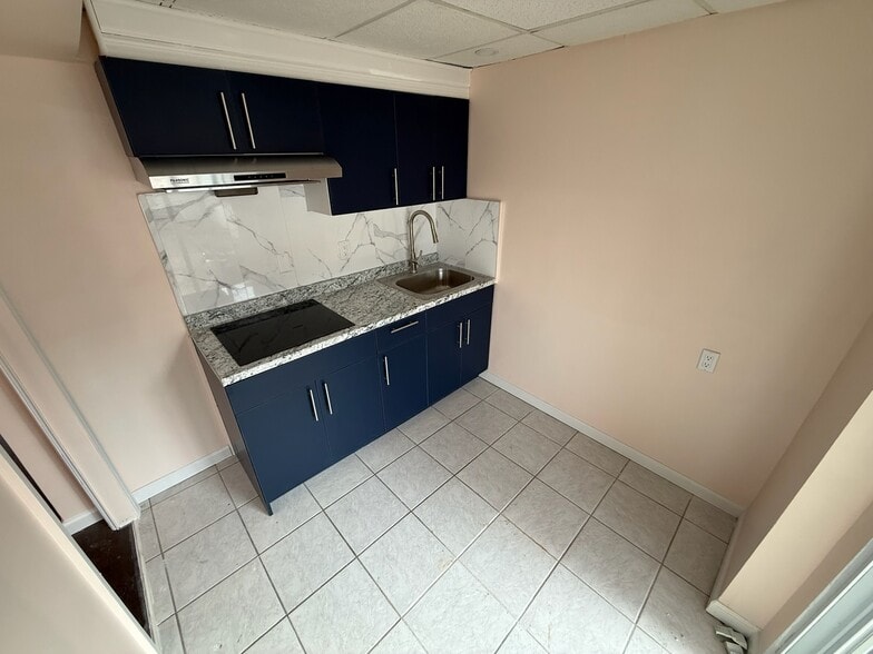 Building Photo - 27 Oceanside Ave