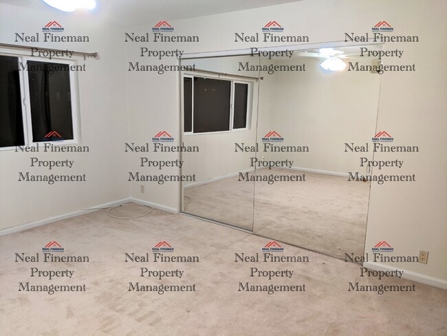 Building Photo - 3 Bed 2 Bath Apartment, 2 Assigned parking...