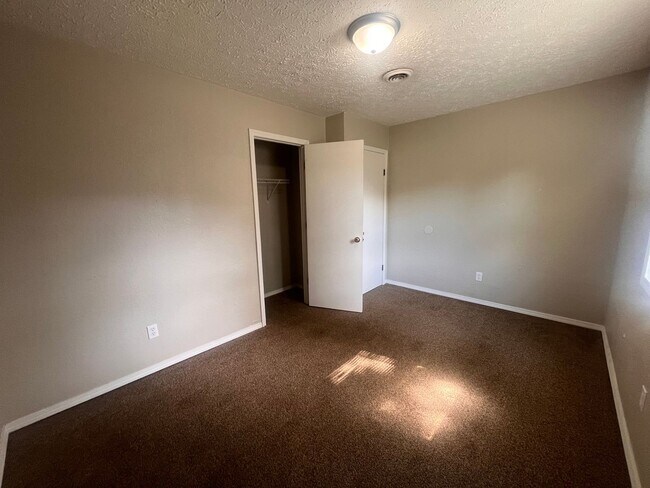 Building Photo - 15525 Tampa Rd