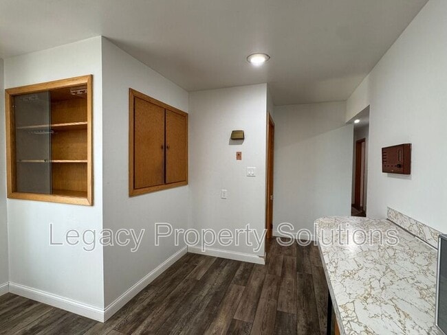 Building Photo - 609 N 29th St