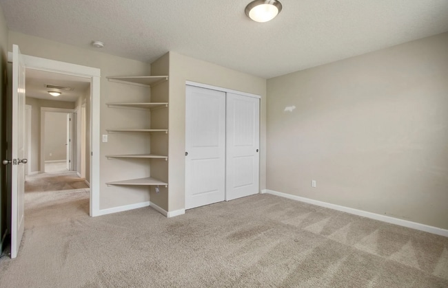 Building Photo - 253 NE Sloane Way