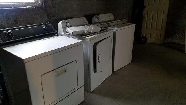 Building Photo - 1056 Washington Ave