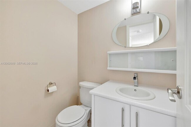 Building Photo - 3113 S Ocean Dr