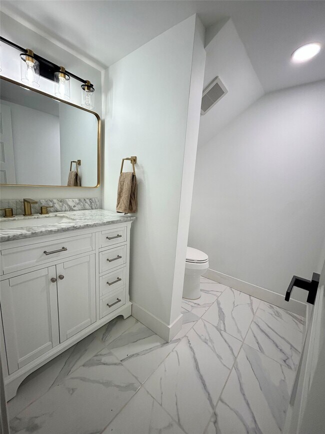 Building Photo - 8523 Riverside Walk Ln