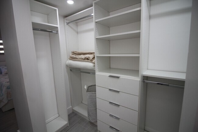 Building Photo - 2548 SE 14th St