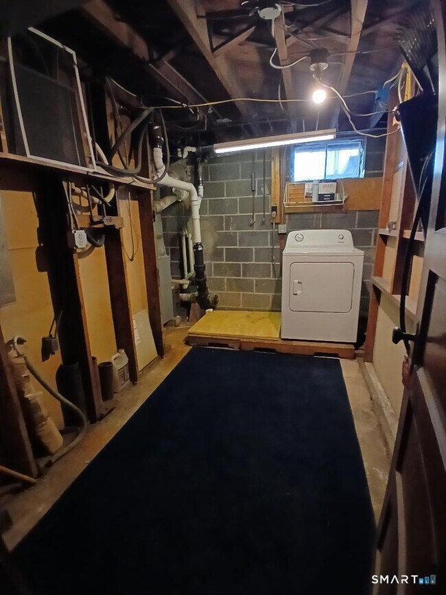 Building Photo - 16 Church St