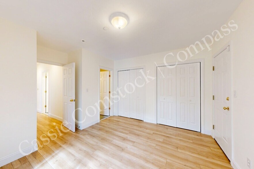 Primary bedroom with en-suite bath and 2 closets - 111 W 8th St