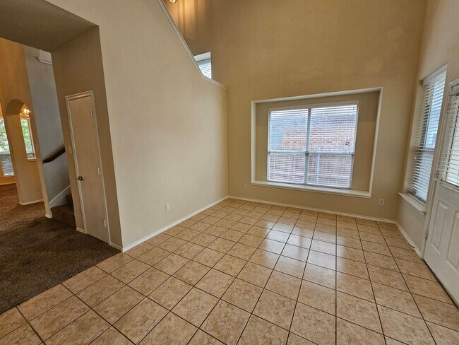 Building Photo - Available now ready for immediate move in