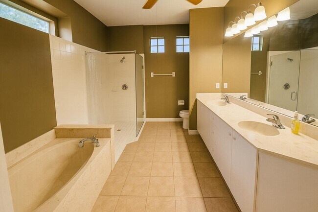 Building Photo - 660 SW Treasure Cove