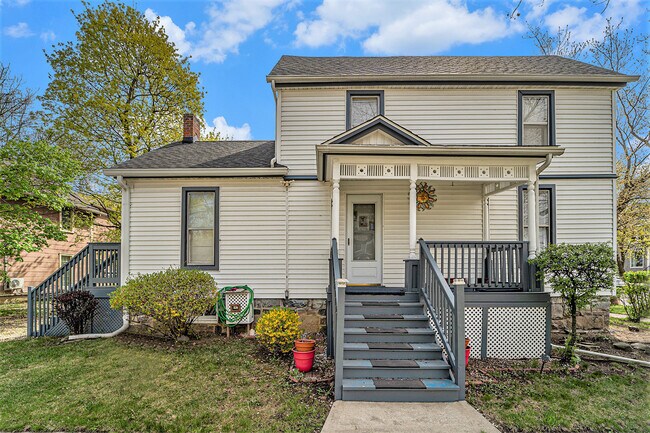 Building Photo - 218 Woodward St