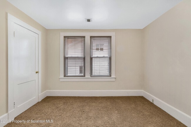 Building Photo - 517 Highland Ave