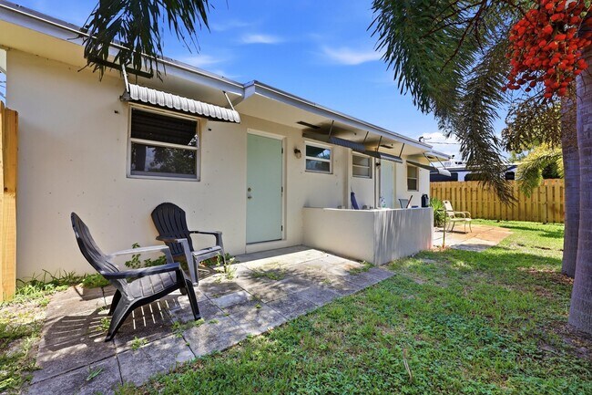 Building Photo - 2708 Hinda Rd