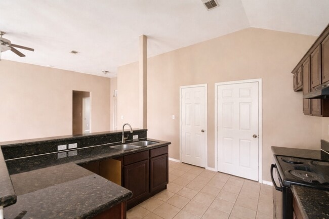 Building Photo - 9104 N Green River Dr