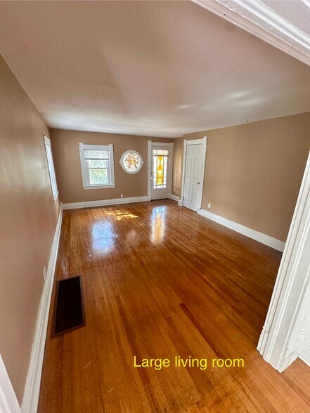 Building Photo - 102 Peck Ave