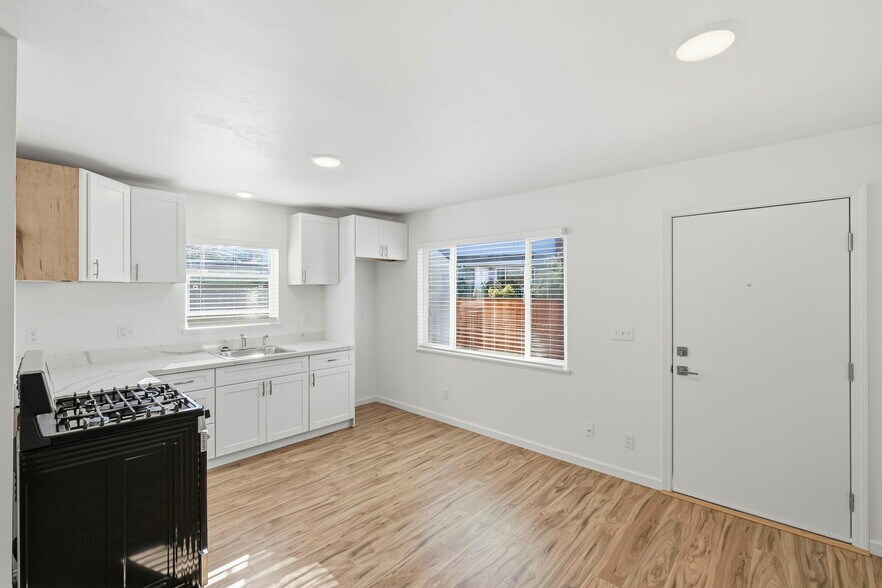 Building Photo - 114 Park Ave