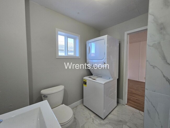 Building Photo - Newly Updated 1 Bed / 1 Bath Bungalow