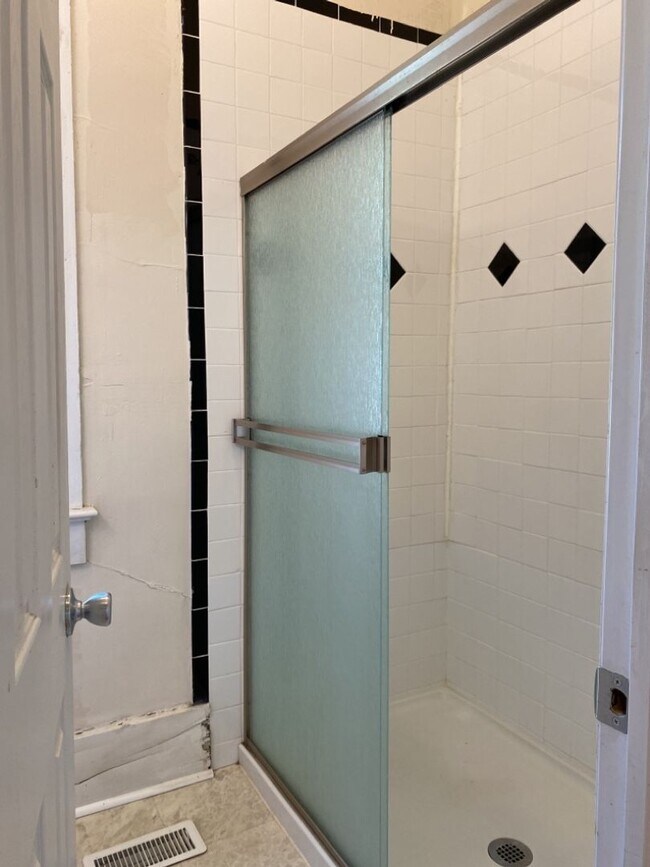 Building Photo - Classic Old Town Fort Collins 2 Bed 2 Bath Home Close to CSU