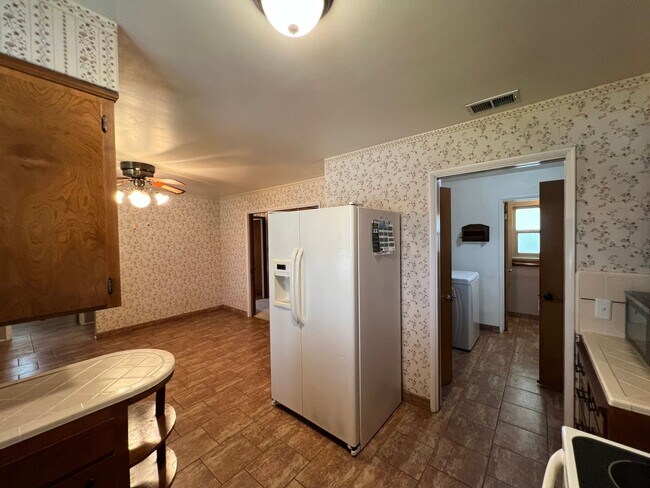 Building Photo - 723 S California St