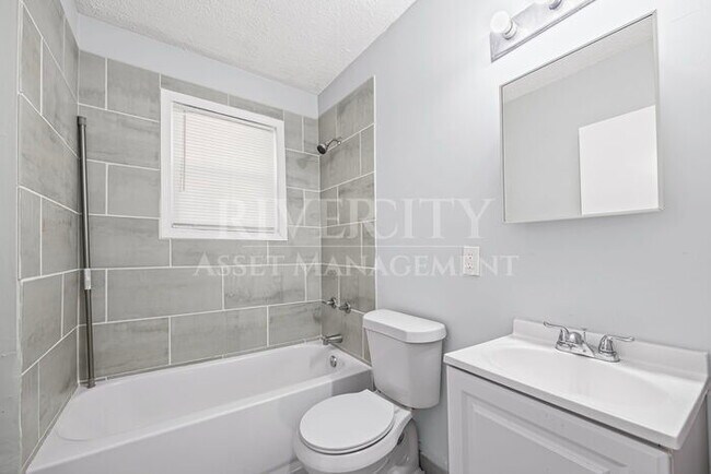 Building Photo - A Must SEE 4-Bedroom / 2-Full Bathroom!!!!...