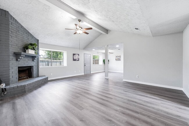 Building Photo - 8434 Quailcrest Dr