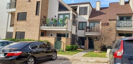 Building Photo - 2301 Balsam Dr