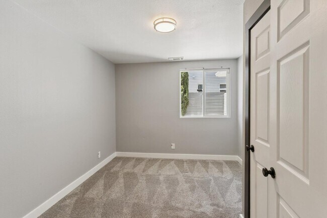 Building Photo - 2521 Grande Vista Ave