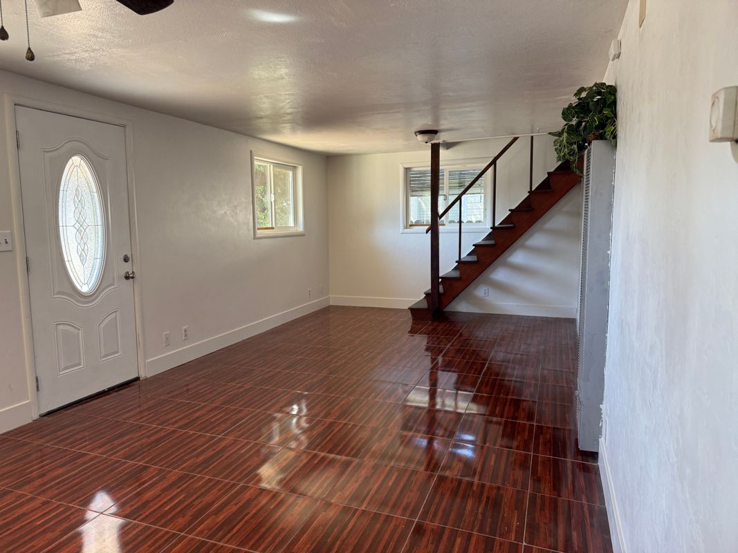 Building Photo - 659 Elm St