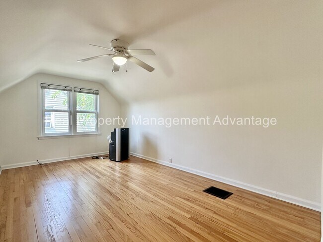 Building Photo - 1596 Albany St