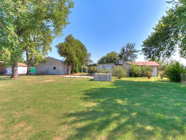 Building Photo - 9706 N Garnett Dr