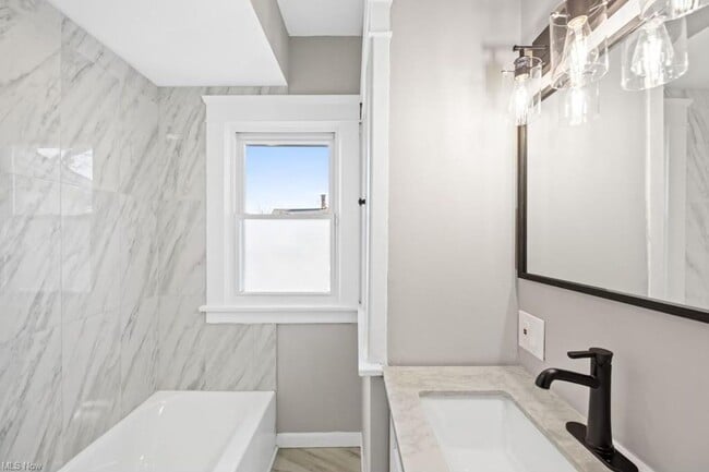 Building Photo - 1643 Lincoln Ave