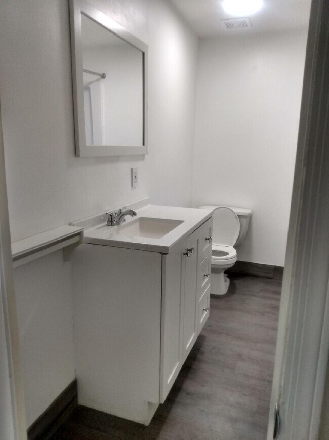 Building Photo - 56 Glen Eagle Dr