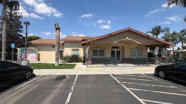 Building Photo - 2 bedroom 1.5 bathroom townhome located in a gated community near Hosking Ave/ S. Union Ave