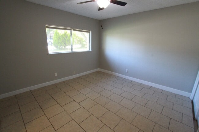 Building Photo - Southeast Austin Home with Vaulted Ceilings, Bonus Room & Private Backyard