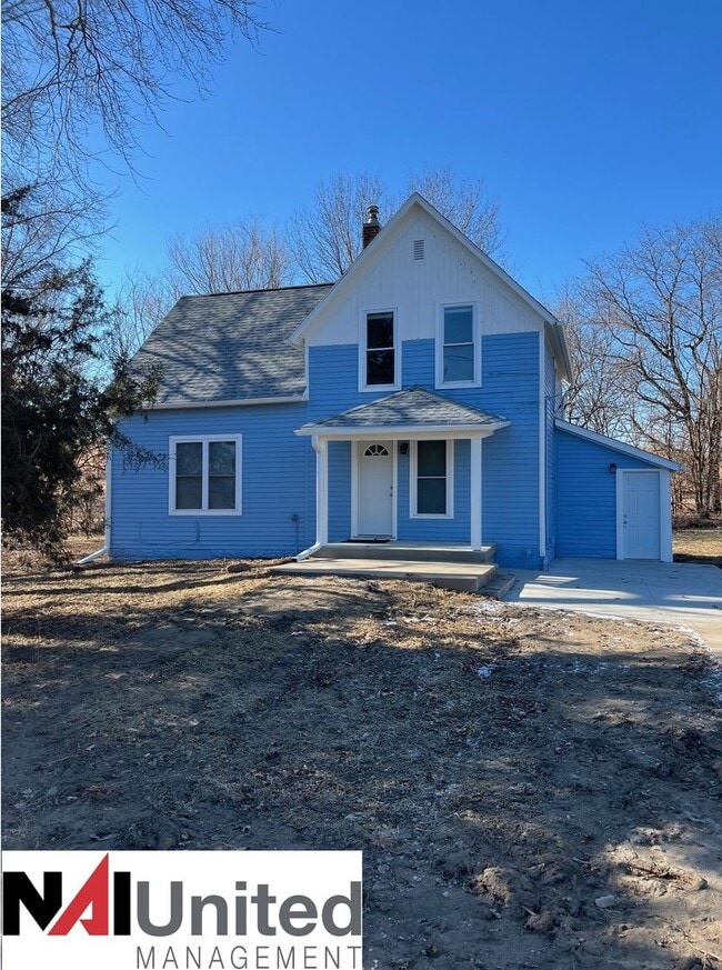 Building Photo - Four bedroom, one bathroom for rent