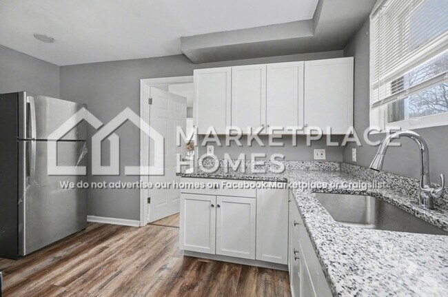 Building Photo - 12444 Sarsfield Ave