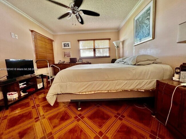 Building Photo - 701 SW 141st Ave