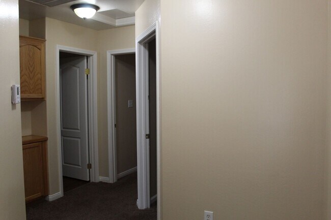 Building Photo - Silver Creek Home