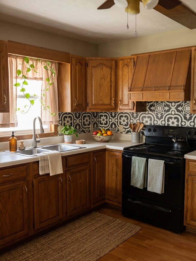 Building Photo - 1173 S Main St